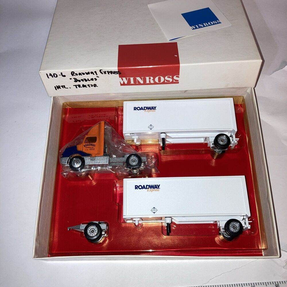 Winross Roadway Express Truck & Double Trailers  1/64 diecast w/ Box